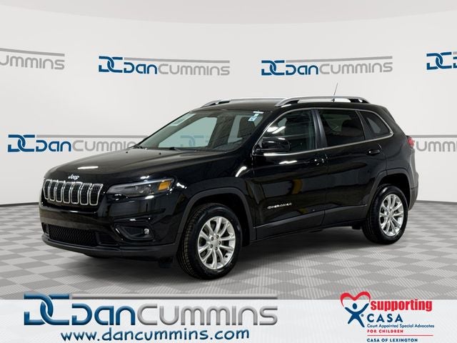 2019 Jeep Cherokee Latitude in Diamond Black Crystal Pearlcoat — front three-quarter view