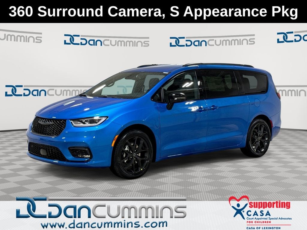 2026 Chrysler Pacifica Select in Hydro Blue Pearl-Coat Exterior Paint — front three-quarter view