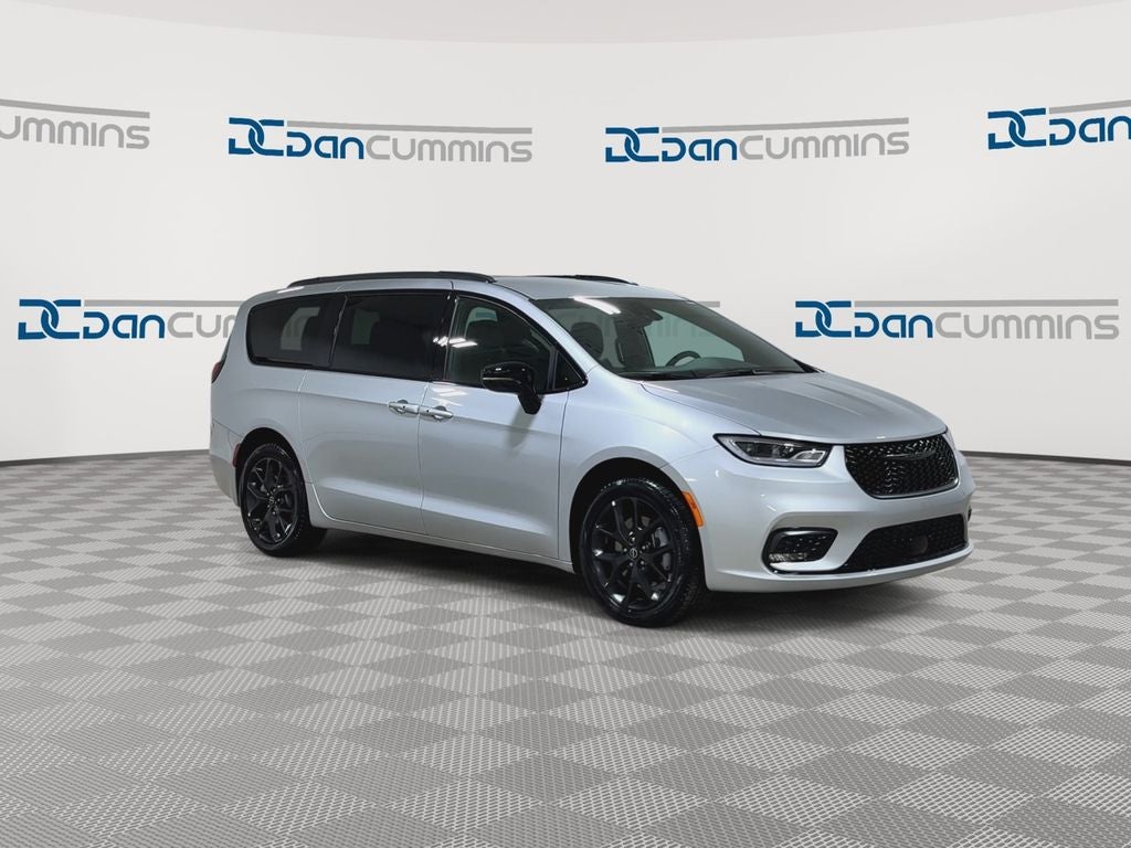 2026 Chrysler Pacifica — side profile view