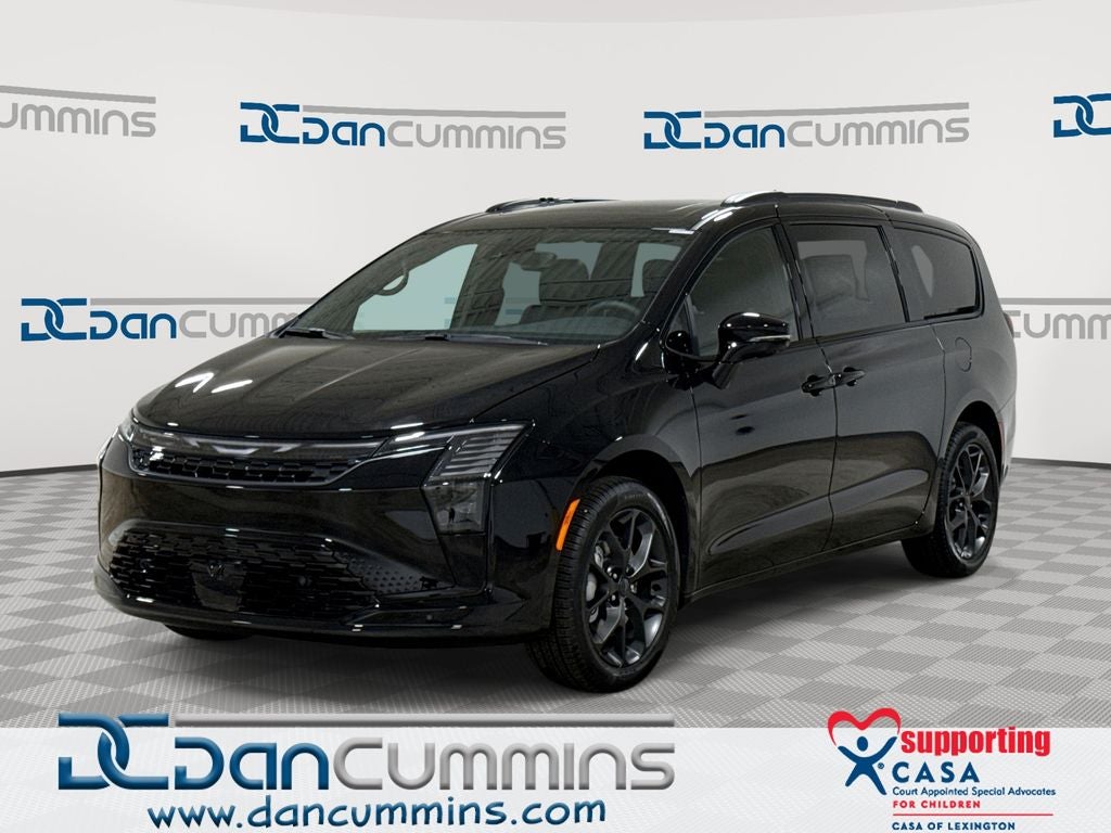 2027 Chrysler Pacifica Limited in Diamond Black Crystal Pearl-Coat Exterior Paint — front three-quarter view