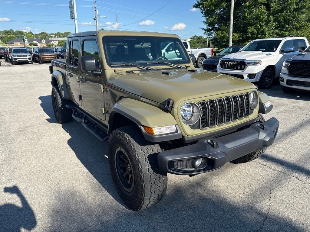 2025 Jeep Gladiator — side profile view
