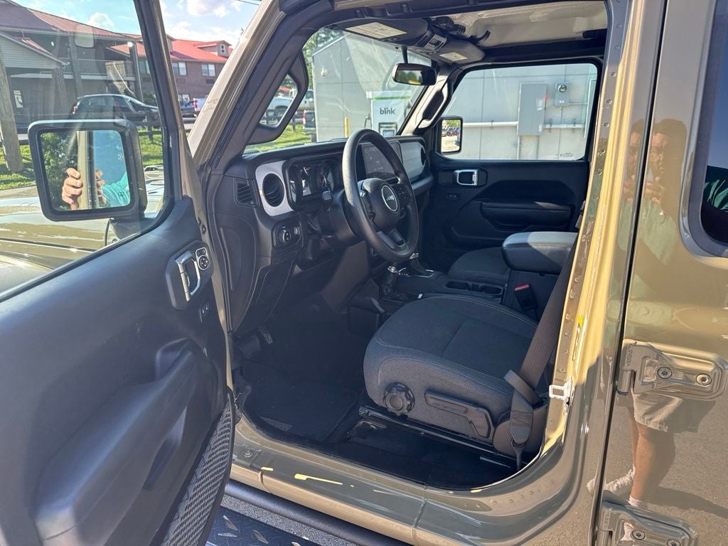2025 Jeep Gladiator — detail view