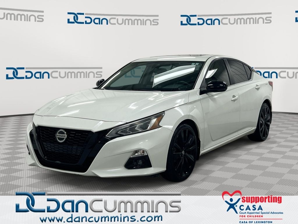 2022 Nissan Altima 2.5 SR in Pearl White Tricoat — front three-quarter view
