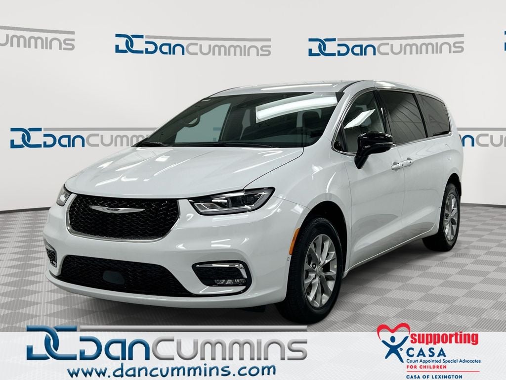 2026 Chrysler Pacifica Select in Bright White Clear-Coat Exterior Paint — front three-quarter view