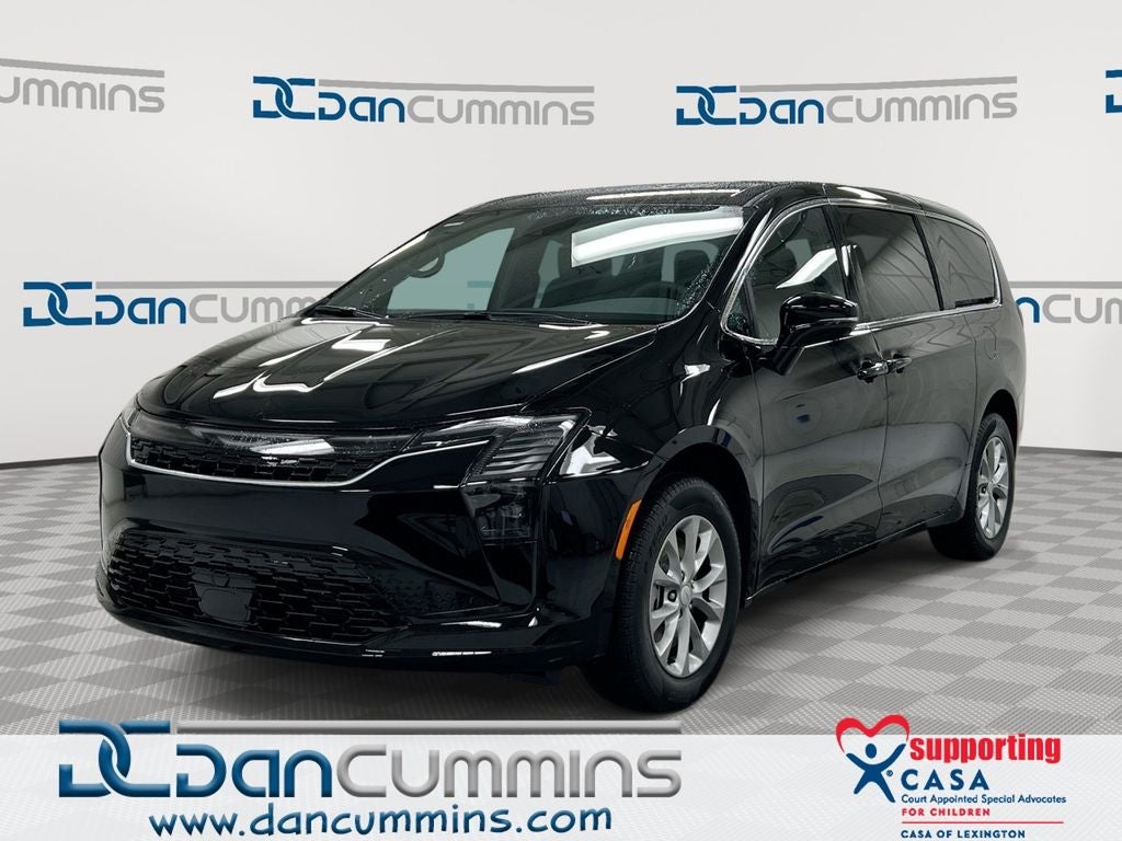 2027 Chrysler Pacifica Select in Diamond Black Crystal Pearl-Coat Exterior Paint — front three-quarter view