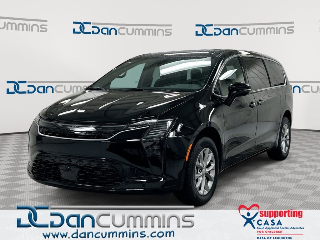2027 Chrysler Pacifica Select in Diamond Black Crystal Pearl-Coat Exterior Paint — front three-quarter view
