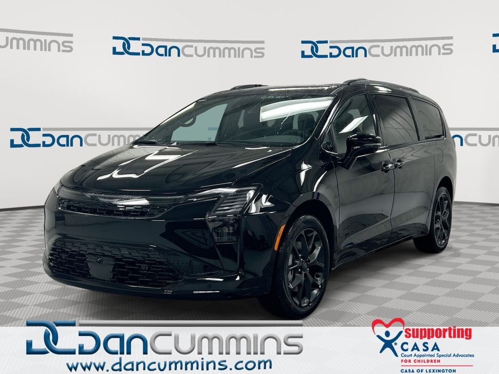 2027 Chrysler Pacifica Limited in Diamond Black Crystal Pearl-Coat Exterior Paint — front three-quarter view