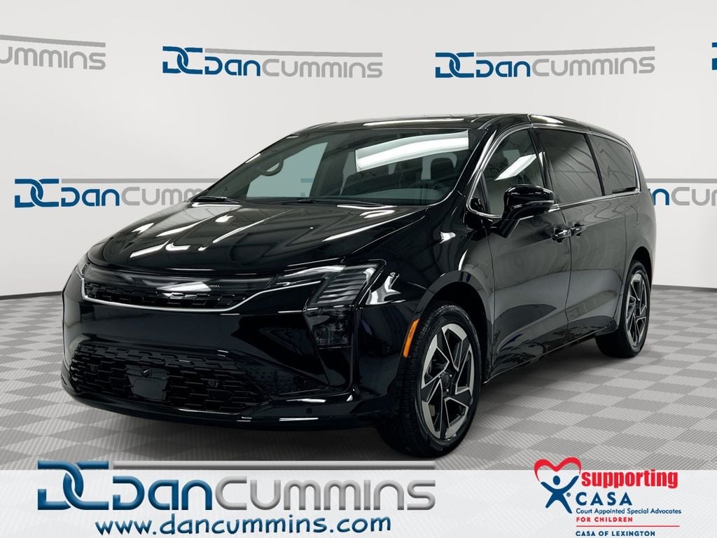 2027 Chrysler Pacifica Limited in Diamond Black Crystal Pearl-Coat Exterior Paint — front three-quarter view