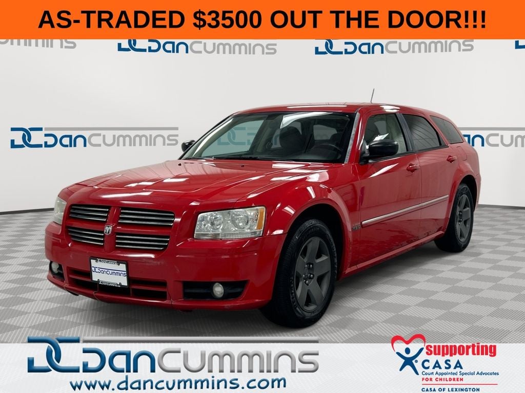 2008 Dodge Magnum SXT in Torred — front three-quarter view