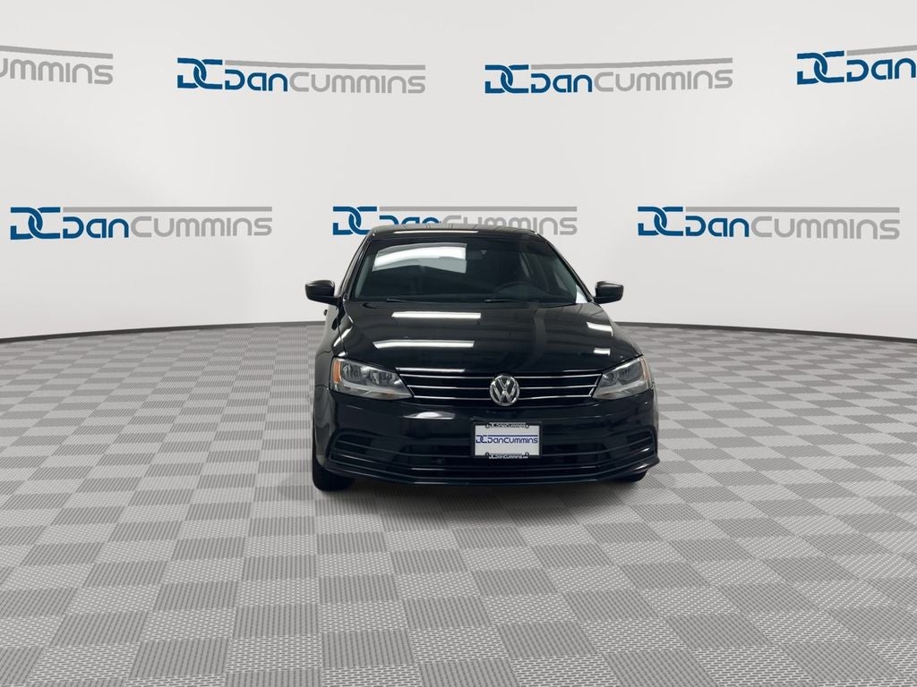 2015 Volkswagen Jetta — rear three-quarter view