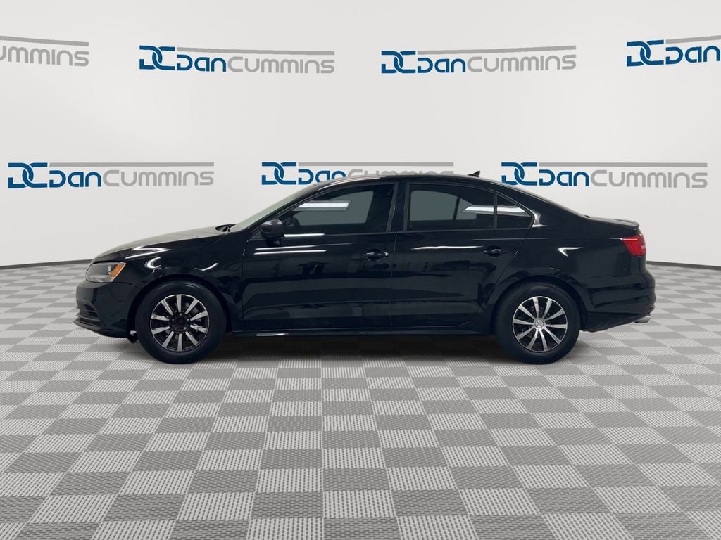 2015 Volkswagen Jetta — detail view