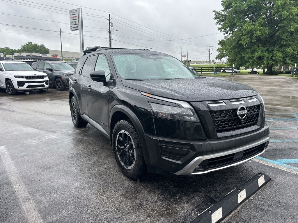 2025 Nissan Pathfinder — side profile view