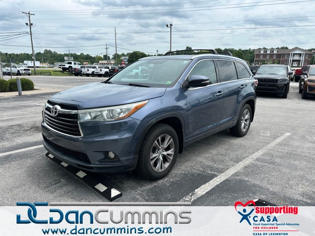2015 Toyota Highlander XLE V6 in Shoreline Mist — front three-quarter view