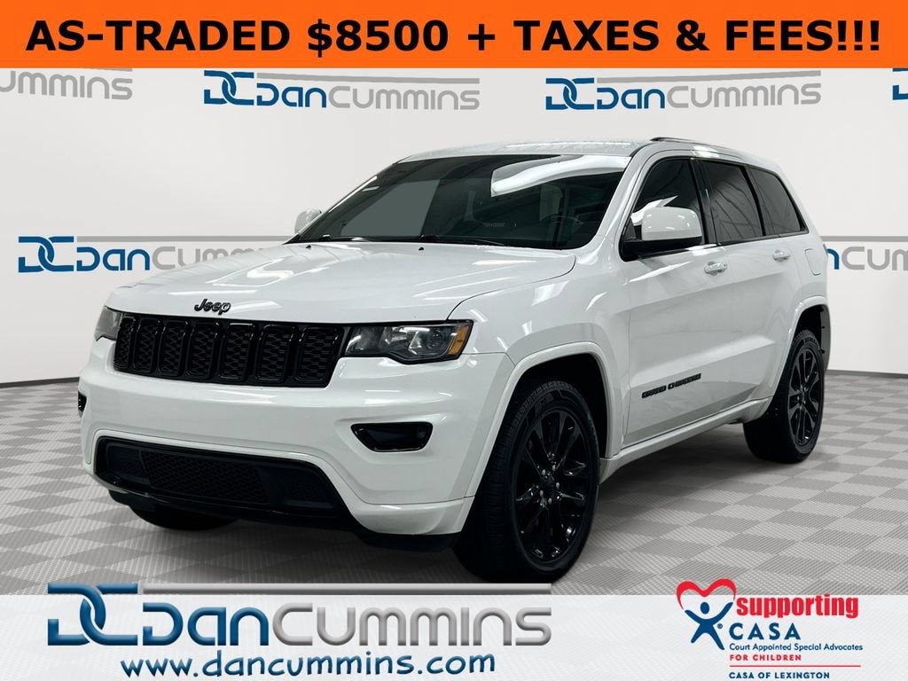 2018 Jeep Grand Cherokee Altitude in White — front three-quarter view