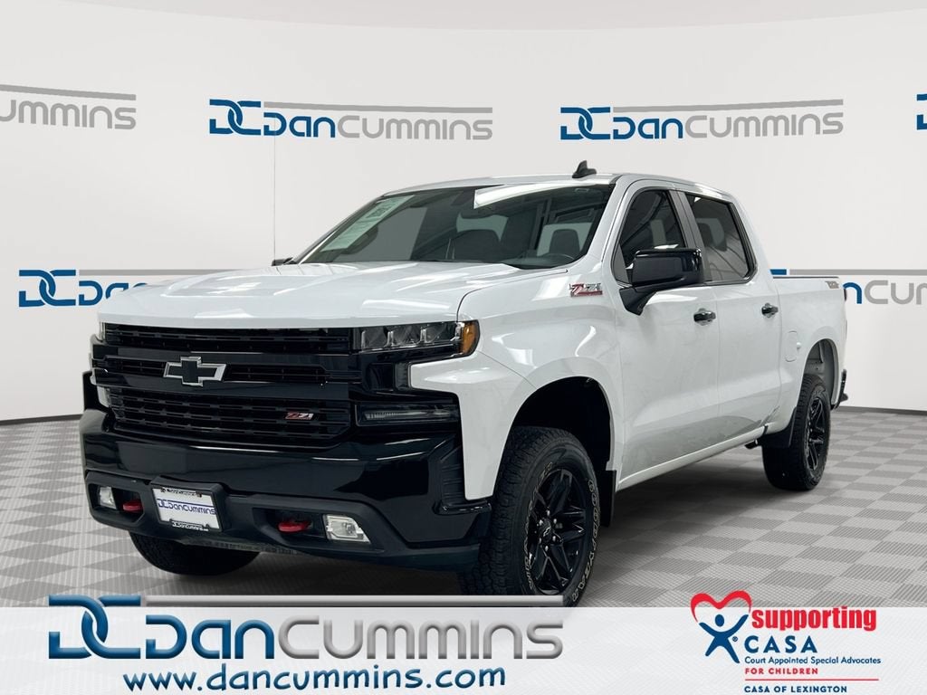 2021 Chevrolet Silverado 1500 LT Trail Boss in Summit White — front three-quarter view