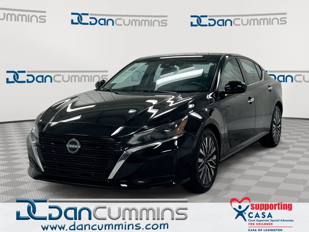 2023 Nissan Altima 2.5 SV in Black — front three-quarter view
