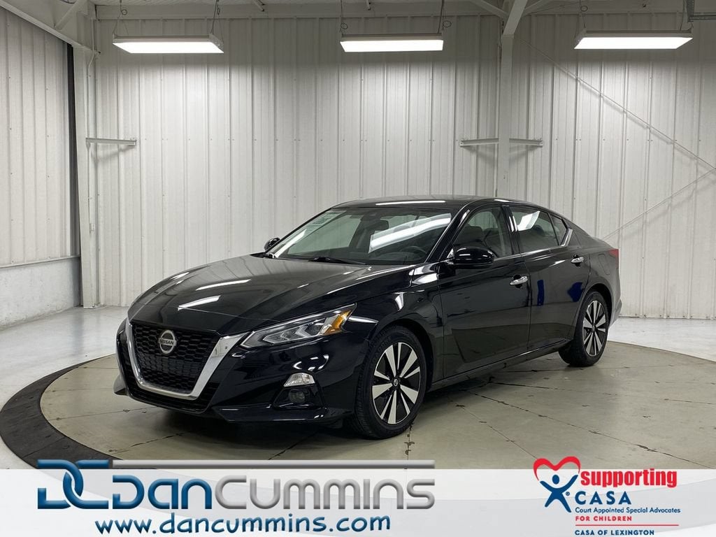 2019 Nissan Altima 2.5 SL in Black — front three-quarter view