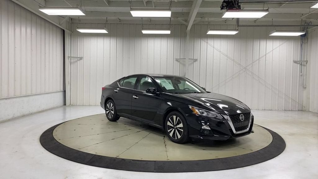 2019 Nissan Altima — side profile view