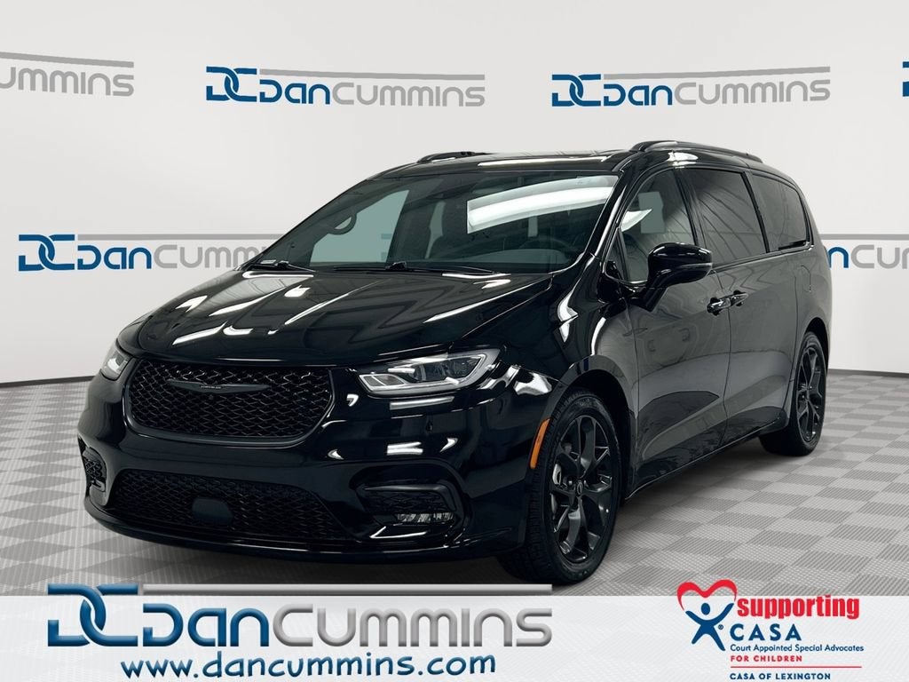 2025 Chrysler PACIFICA Base in Black — front three-quarter view
