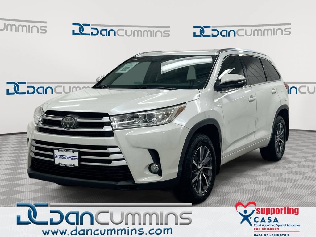 2017 Toyota Highlander XLE in White — front three-quarter view