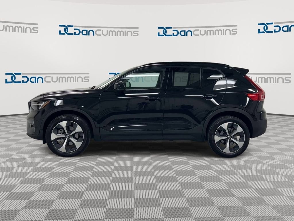2024 Volvo XC40 — detail view