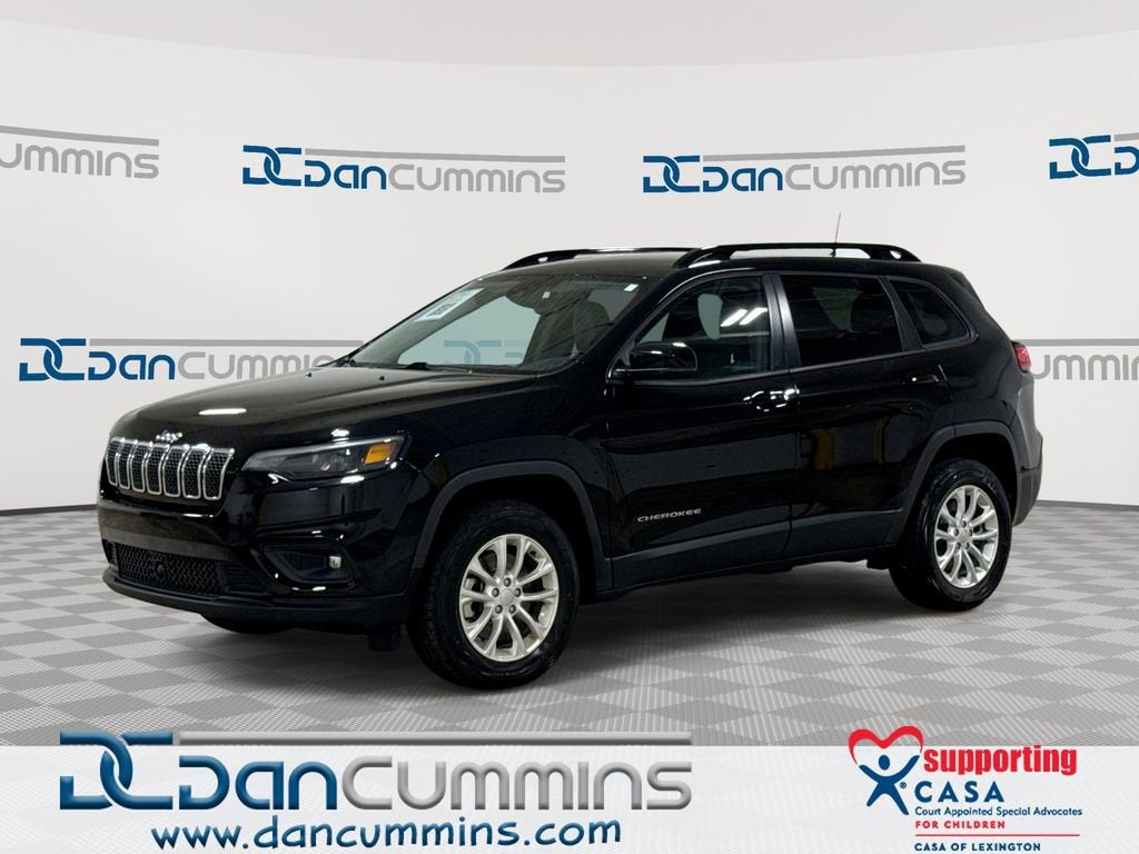 2022 Jeep Cherokee Latitude Lux in Black — front three-quarter view