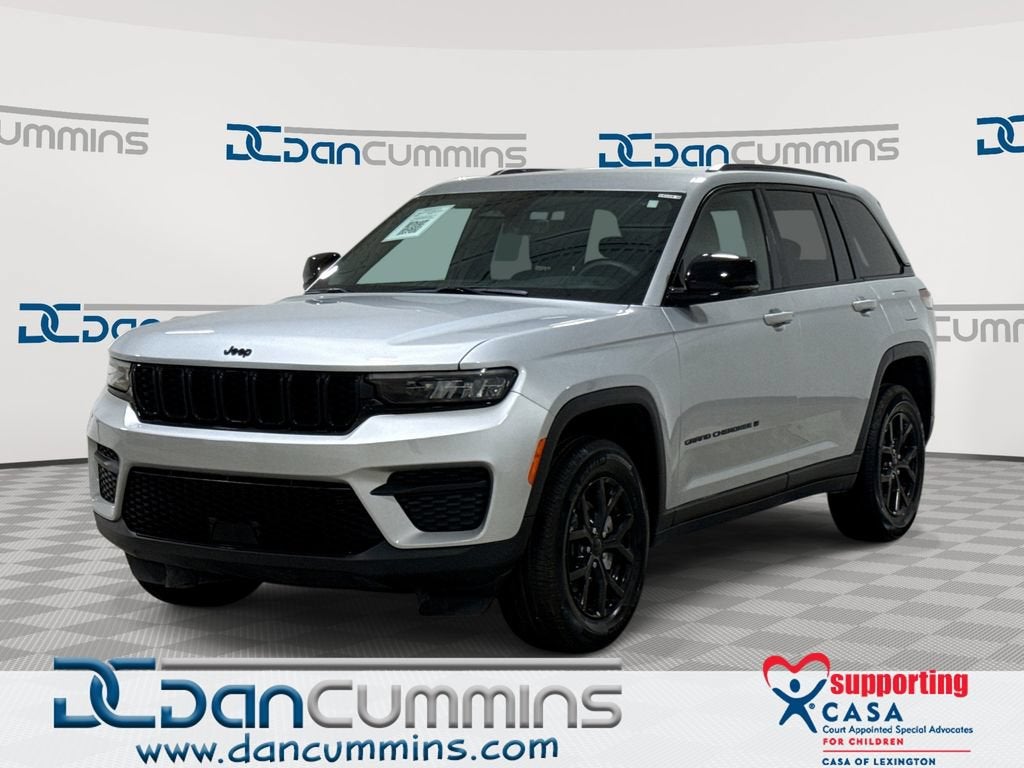 2025 Jeep Grand Cherokee Altitude in Silver — front three-quarter view