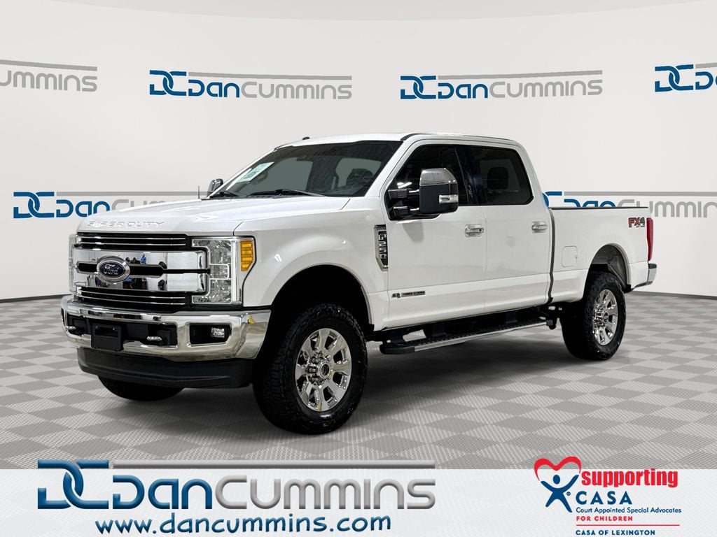 2017 Ford Super Duty F-250 SRW Lariat in White — front three-quarter view