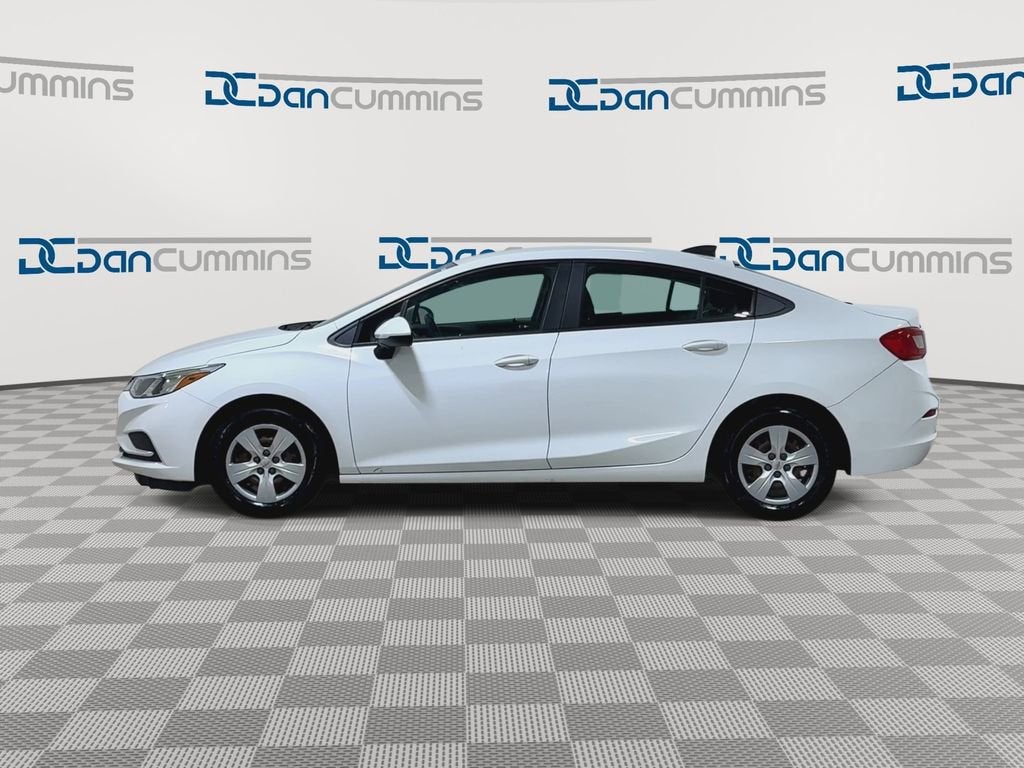 2017 Chevrolet Cruze — detail view
